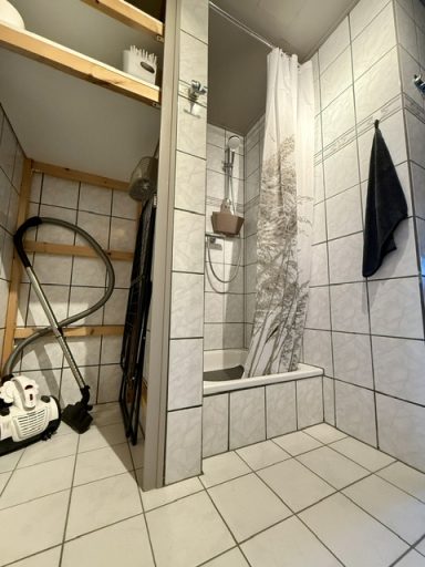 mit Einbauschrank